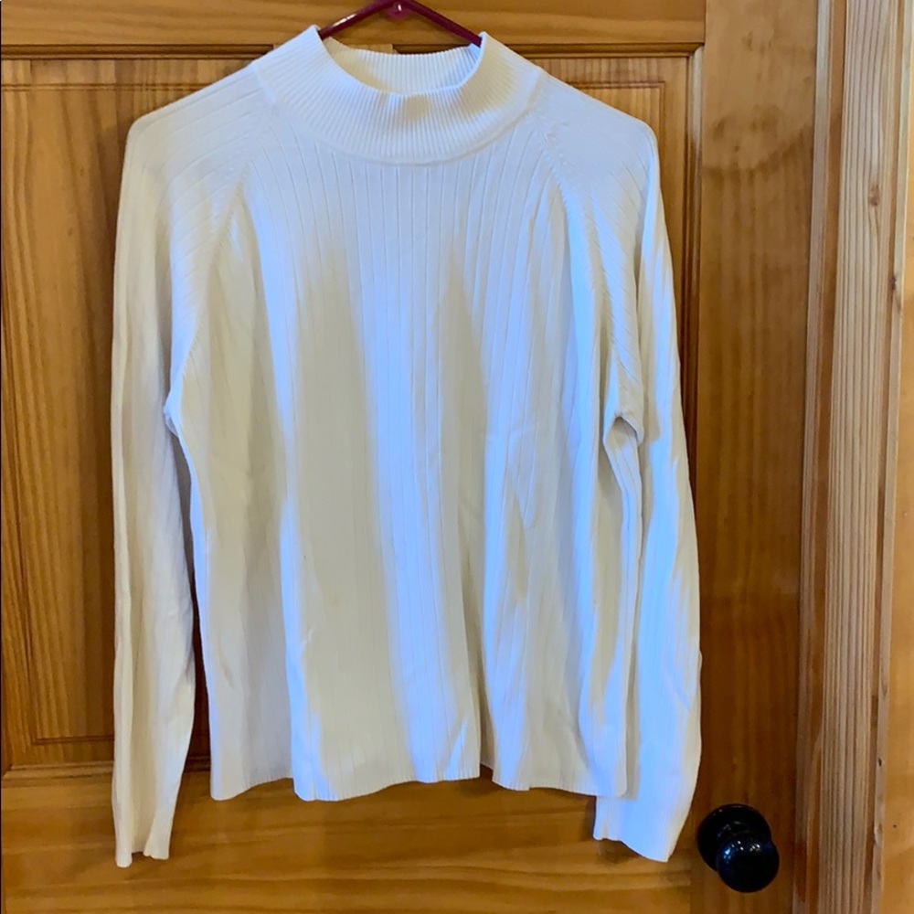 🌷 3/$20 Creme Sweater